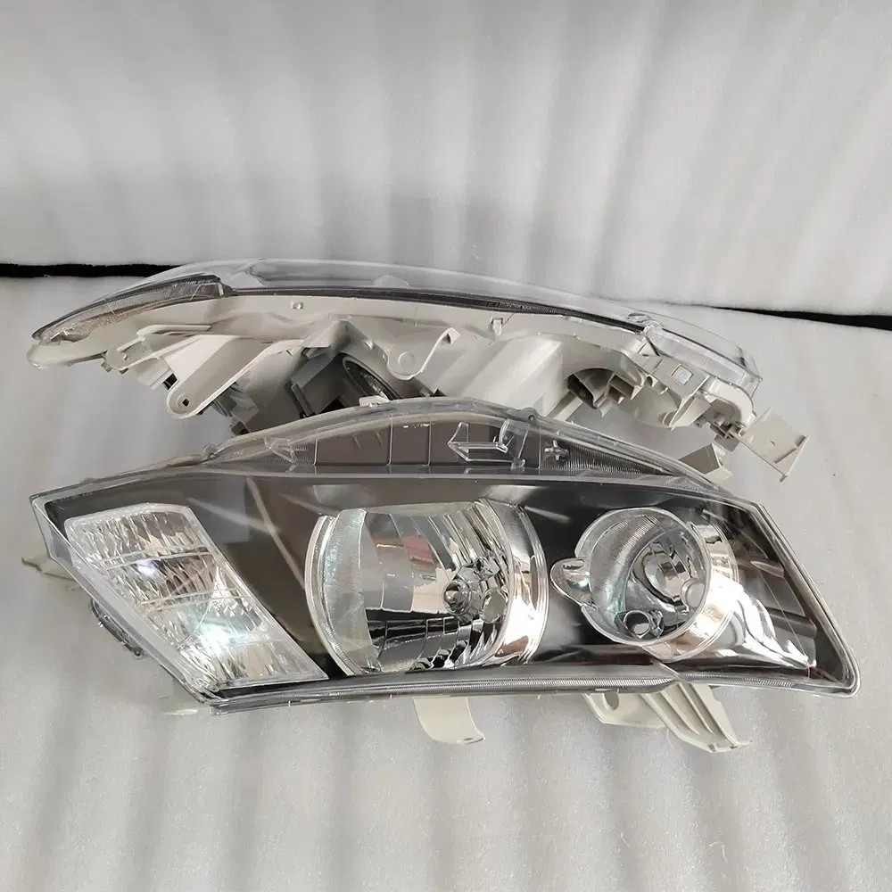 Toyota Zrt260 front lamps