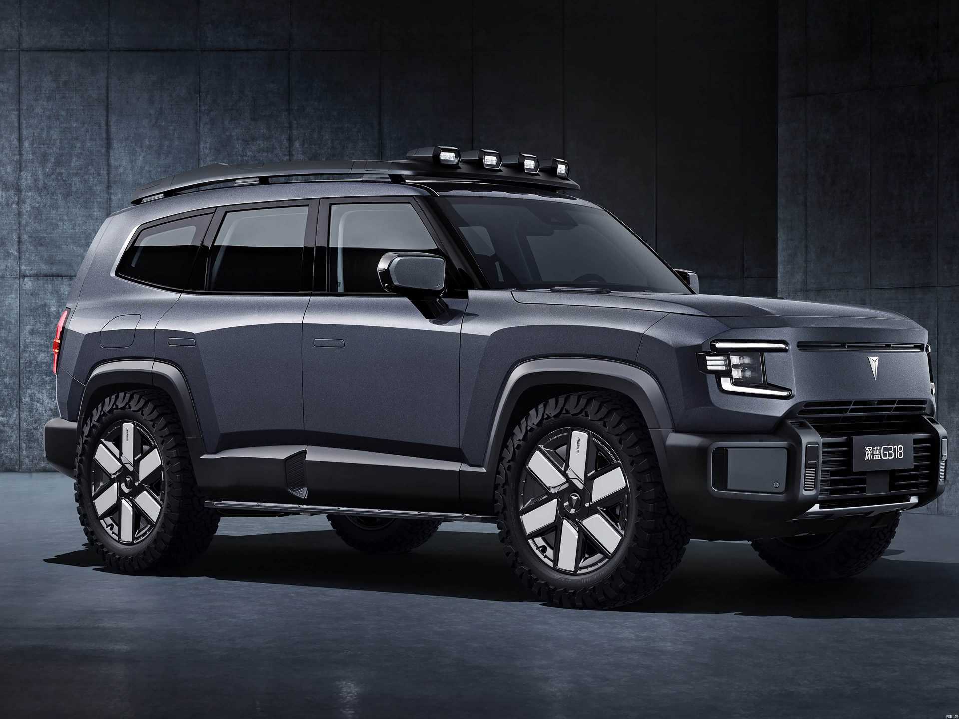 Electric SUV chassis lift